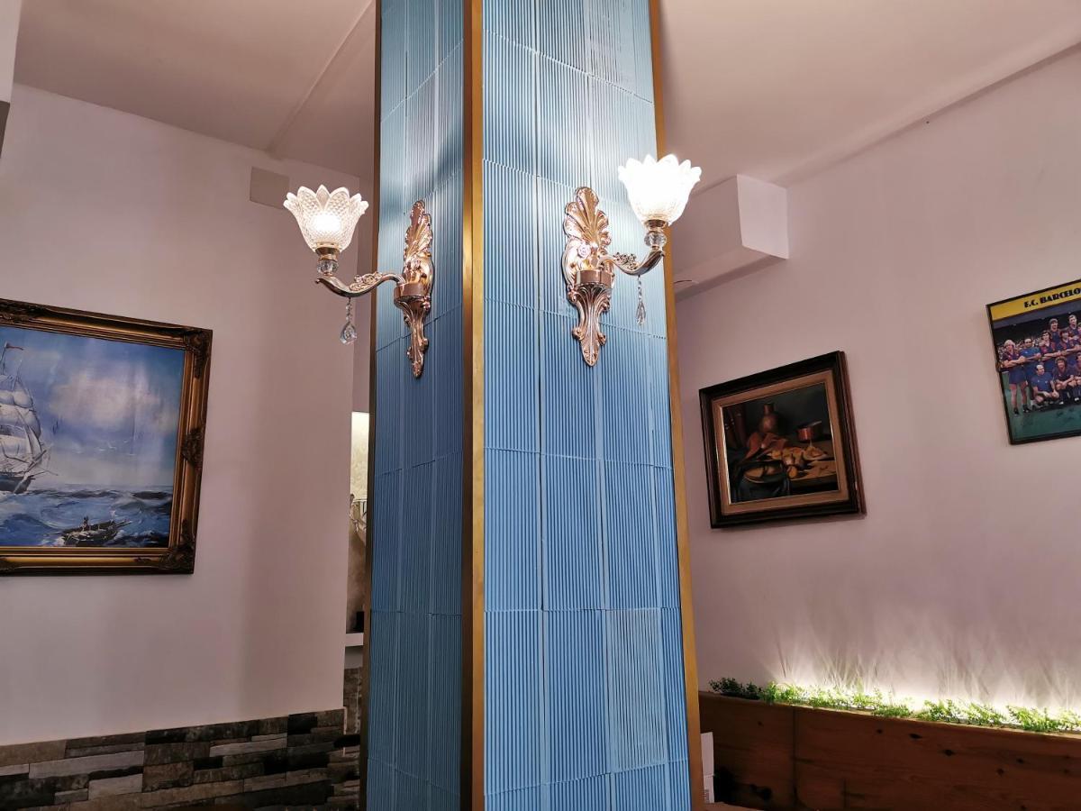 Barcelona Coronahostal バダロナ エクステリア 写真