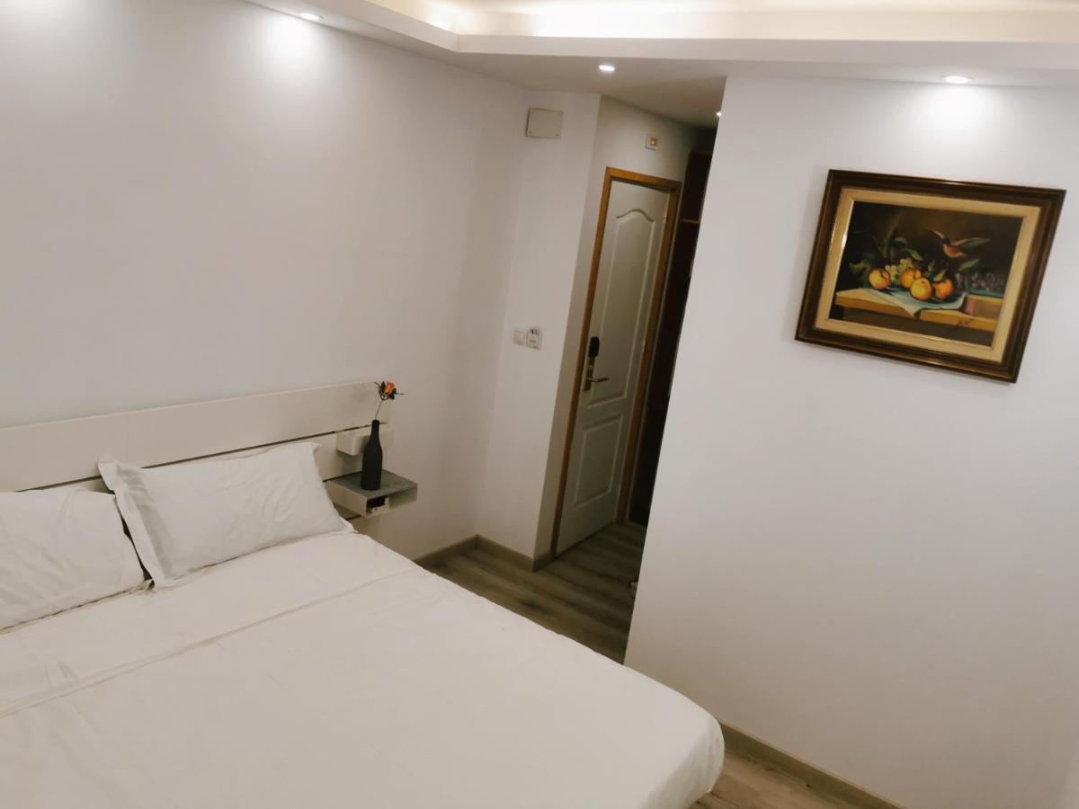 Barcelona Coronahostal バダロナ 部屋 写真
